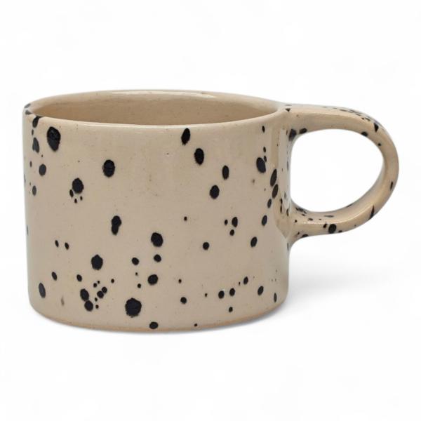 Tasse im Action-Painting-Stil