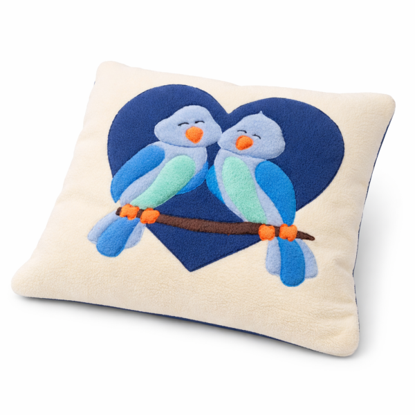 Kuschelkissen „Vogelpaar im Herz“