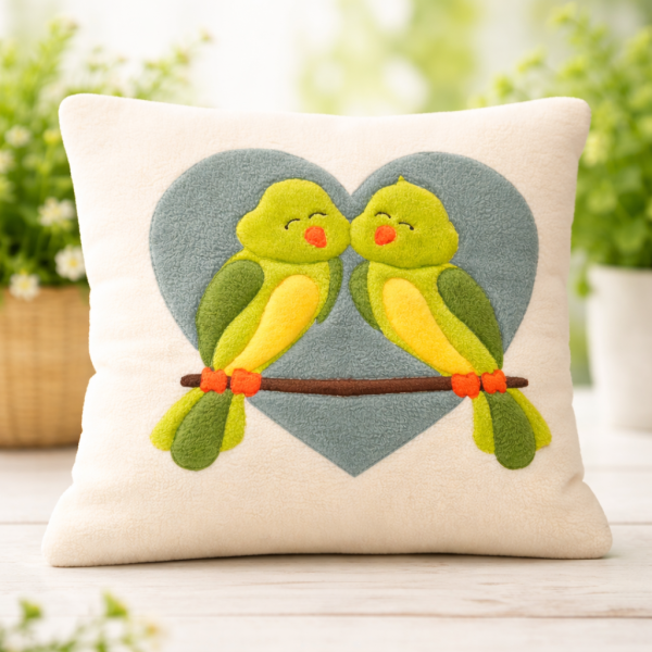 Kuschelkissen „Vogelpaar im Herz“