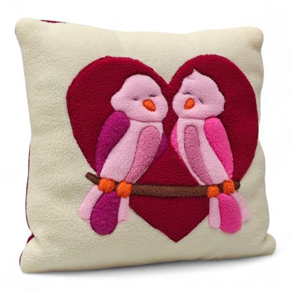 Kuschelkissen „Vogelpaar im Herz“